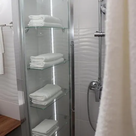 Jj Vladimira Rolovic 09 17