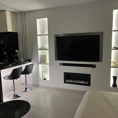 Jj Vladimira Rolovic 09 17 *