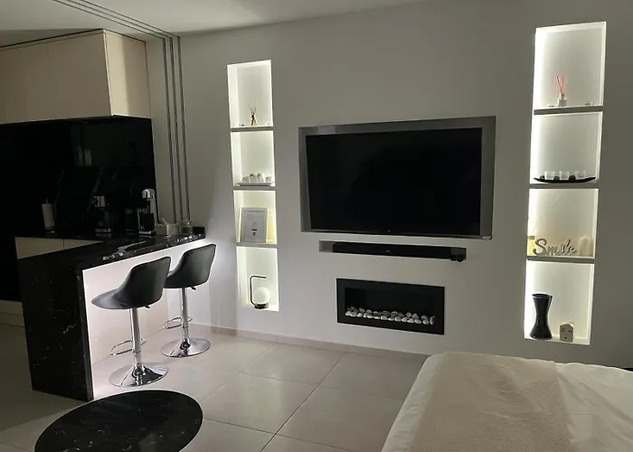 Jj Vladimira Rolovic 09 17 *